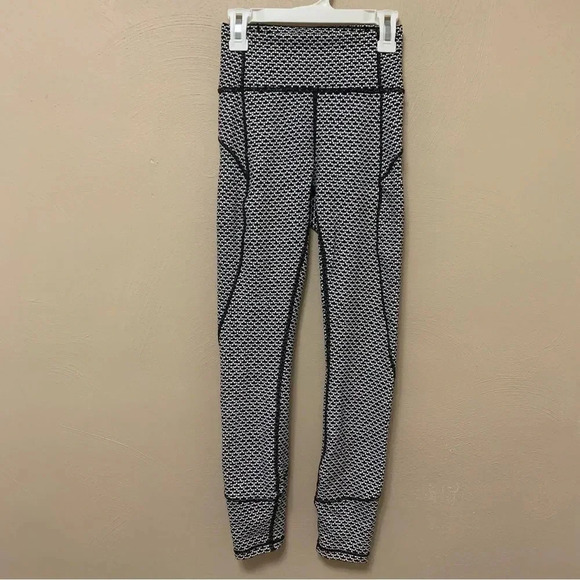 Lululemon In Movement 7/8 Tight Legging Size 2 - Picture 4 of 12